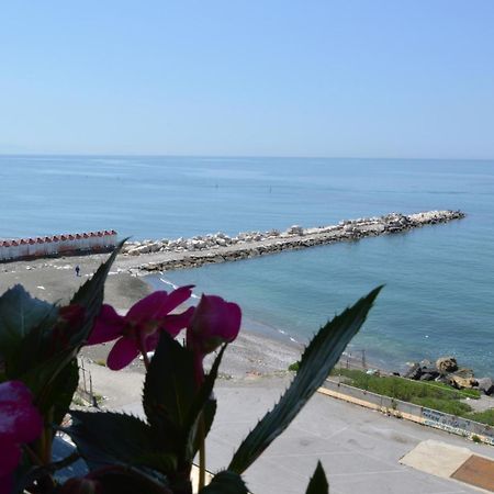 B&B Fronte Del Mare Салерно Экстерьер фото